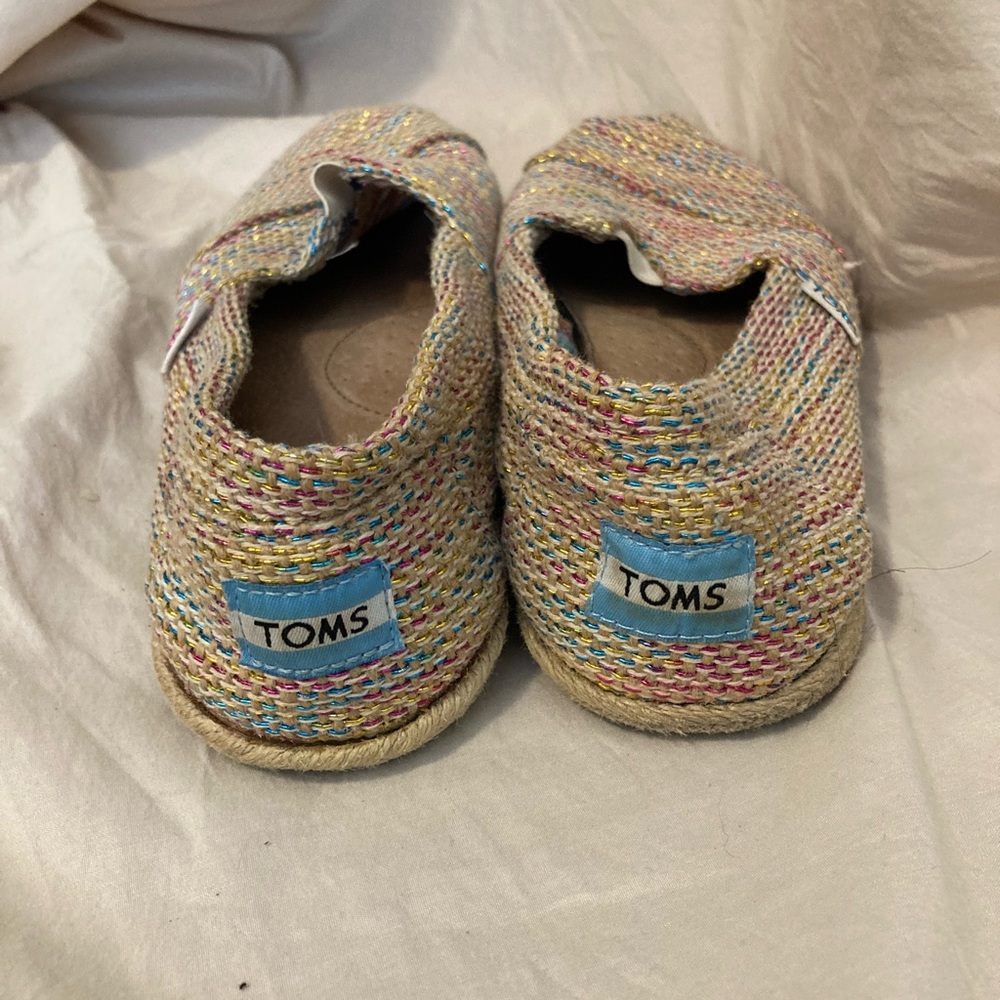 Women’s Toms size 7.5 - Picture 2 of 4